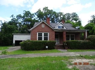 704 Hampton St, Camden, SC 29020