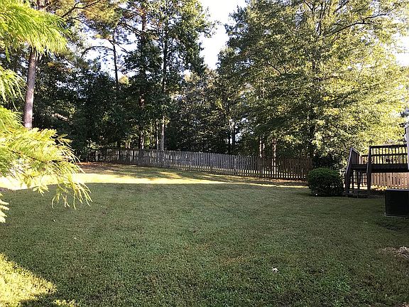 3rd image of 81 Woodbury Dr