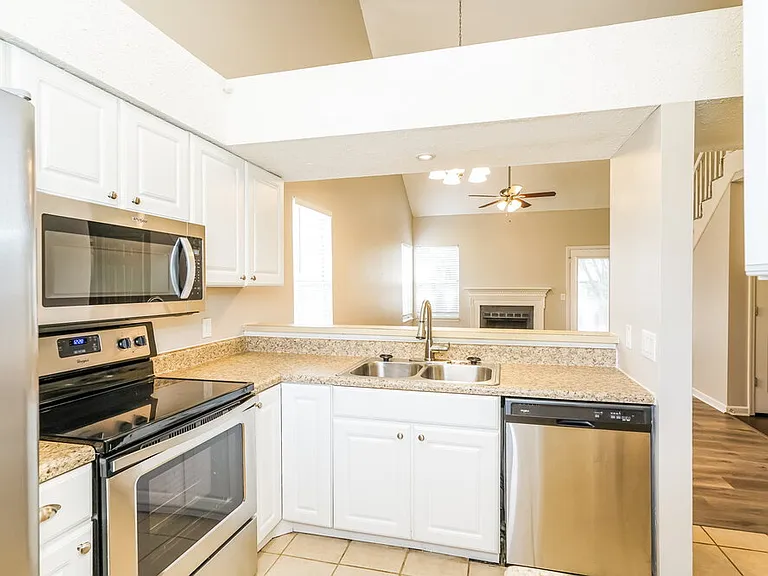 1502 Cedardale Rd — Photo 8