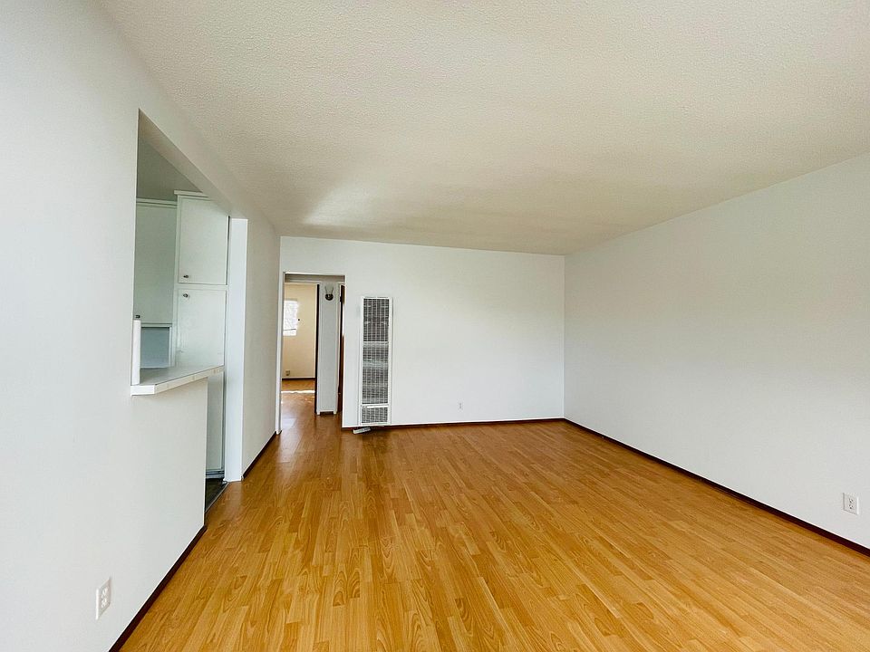1st image of 4020 W 137th St APT C