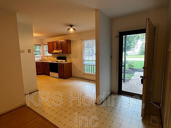 5th image of 3320 Pinecrest Cir