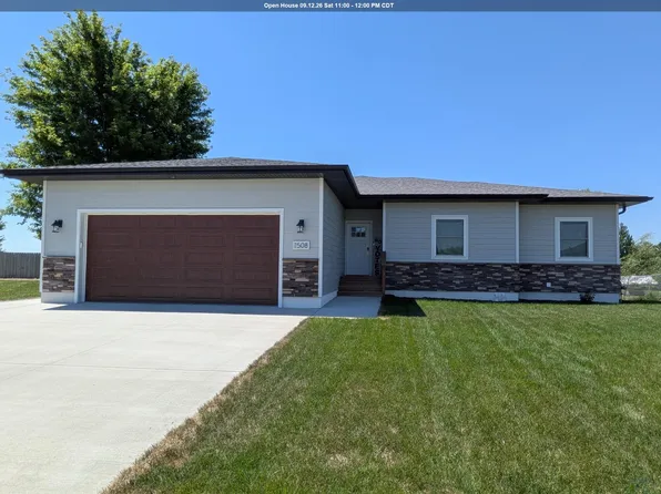 1508 Country Club Dr, Elk Point, SD 57025