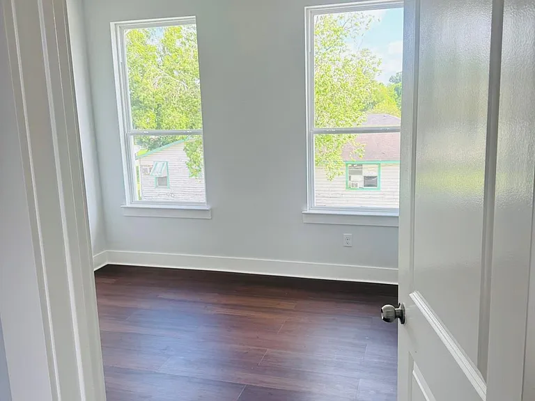 8128 Penrod St — Photo 15