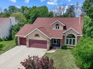 1956 Emerald Dr, Green Bay, WI 54311