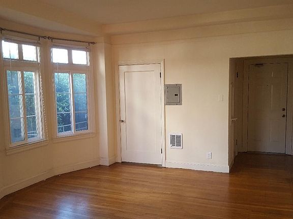4th image of 915 Franklin St APT 302