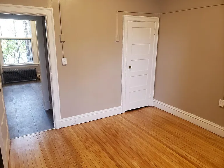 815 E 1st St #3 — Photo 4