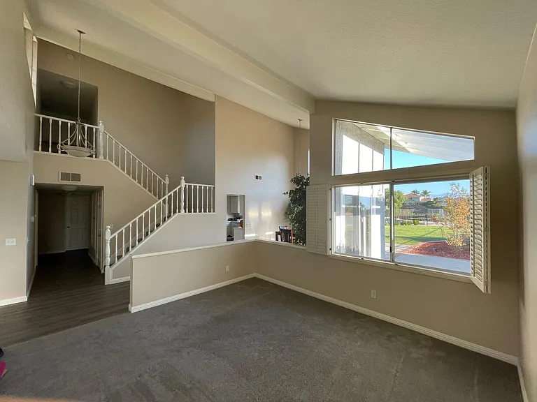 Hi-Ceiling Living & Dining