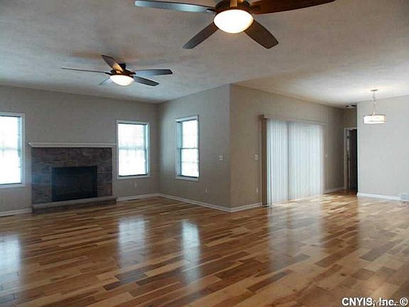 5th image of 410 McClennan Dr