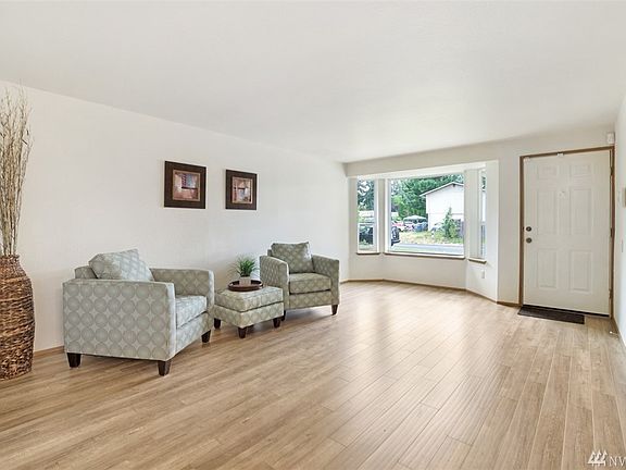4th image of 18822 10th Avenue Ct E