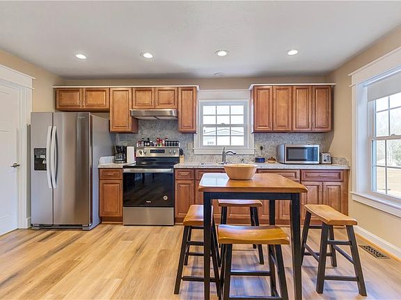2nd image of 931 Dogwood Ln