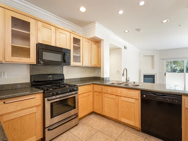 4500 Ledge — Photo 18