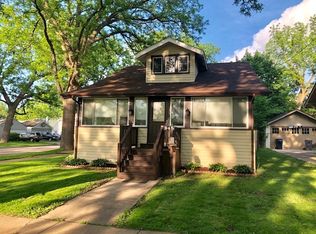 945 Cedar Ave, Elgin, IL 60120