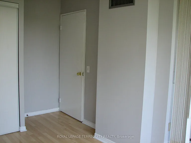 81 Townsgate Dr #306 — Photo 6