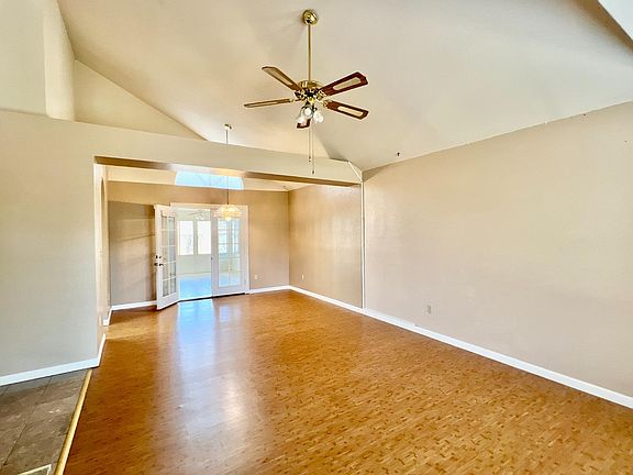 5th image of 3309 Siskiyou Way