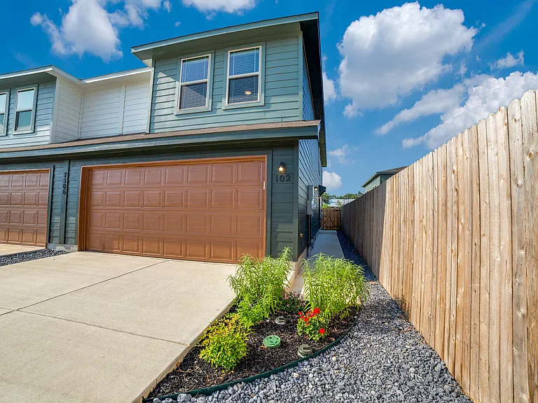 Villas at College Park — Photo 7