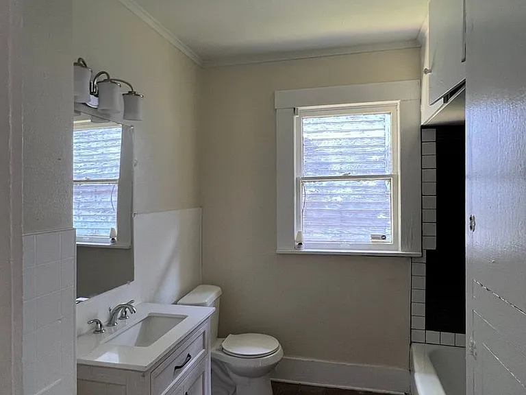 1025 Foster St — Photo 14