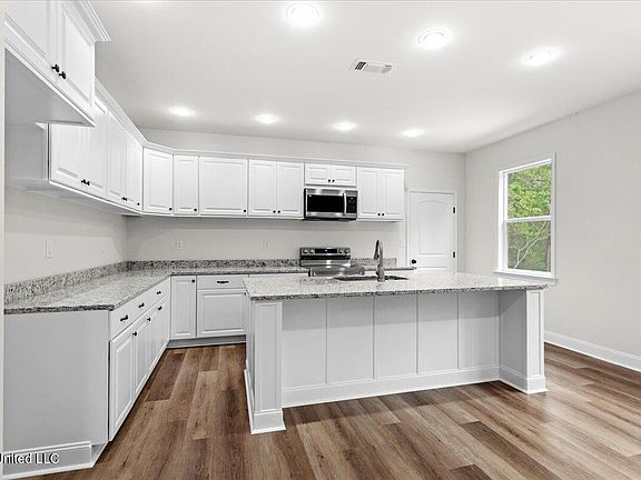5th image of 6015 Choctaw Pl