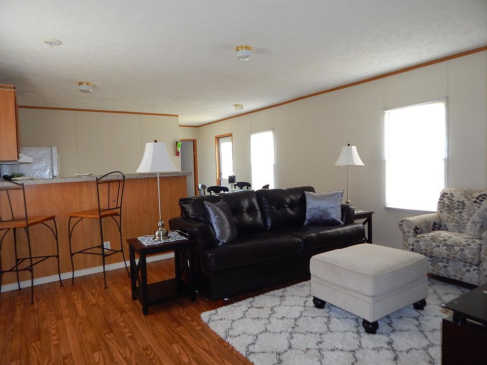 2nd image of 822 Monroe Ln