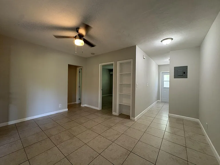 625 NE 14th Ave #4 — Photo 12