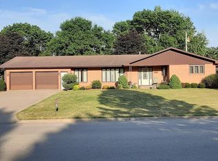 1016 3rd St SW, Dyersville, IA