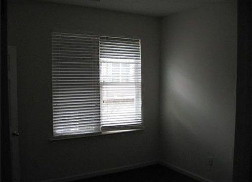 5th image of 956 Hollymeade Cir