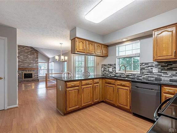 5th image of 2224 Rosina Dr