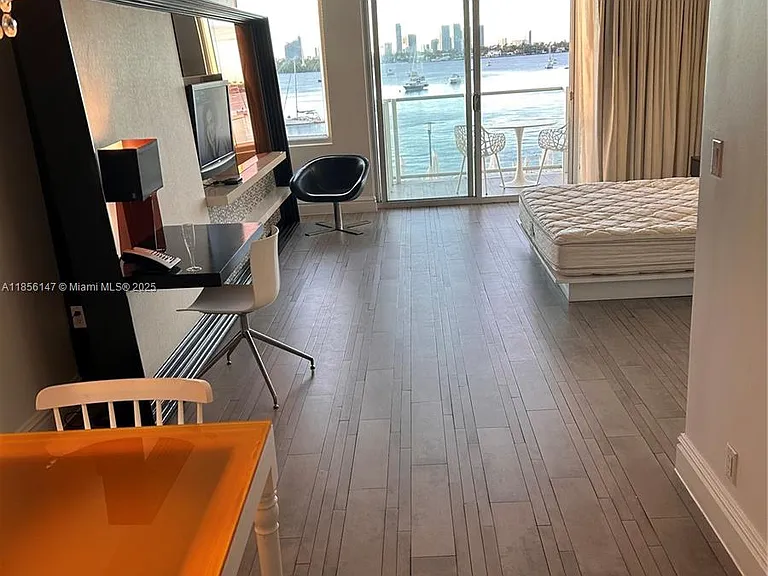 1100 West Ave #322 — Photo 5
