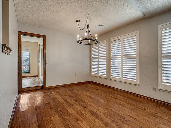 5th image of 2408 SW 123rd St