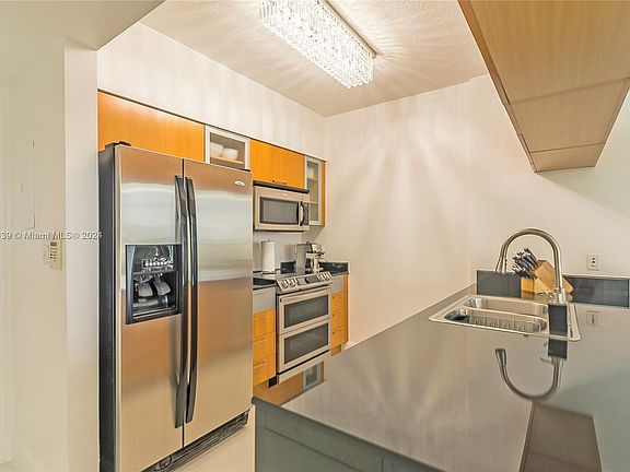 4th image of 1750 N Bayshore Dr APT 3211