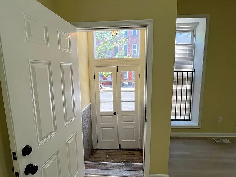 1725 Druid Hill Ave — Photo 1