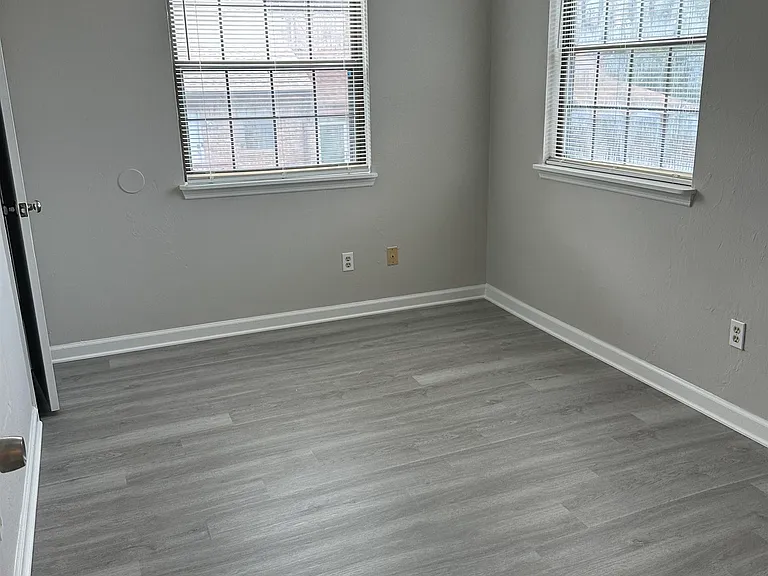 370 Hayden Rd — Photo 10
