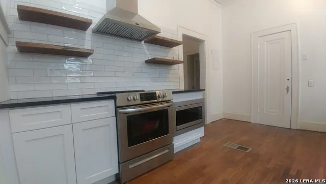 411 W Mistletoe Ave — Photo 3