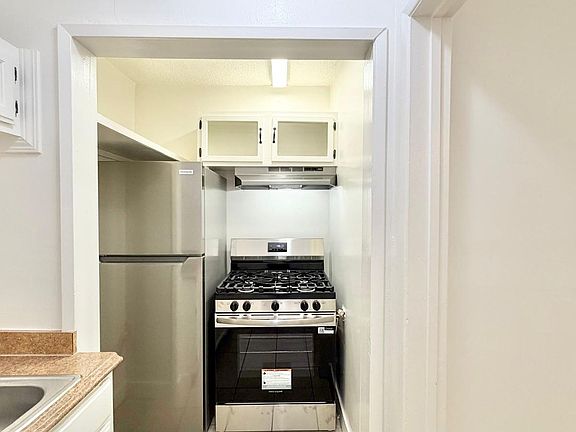 5th image of 917 S Kenmore Ave APT 12