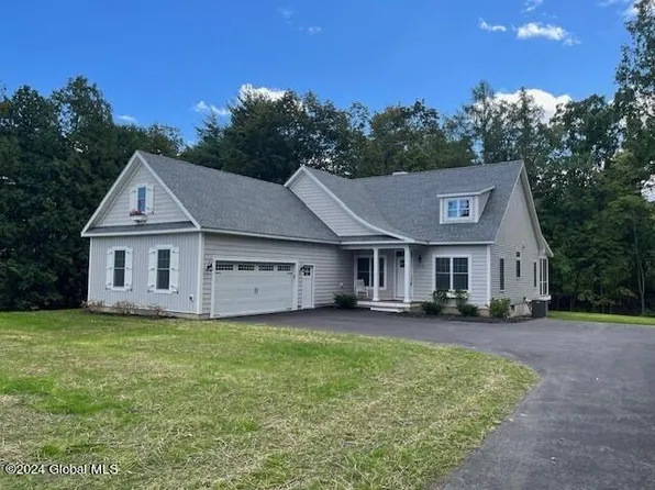 2376 Rosendale Road, Niskayuna, NY 12309