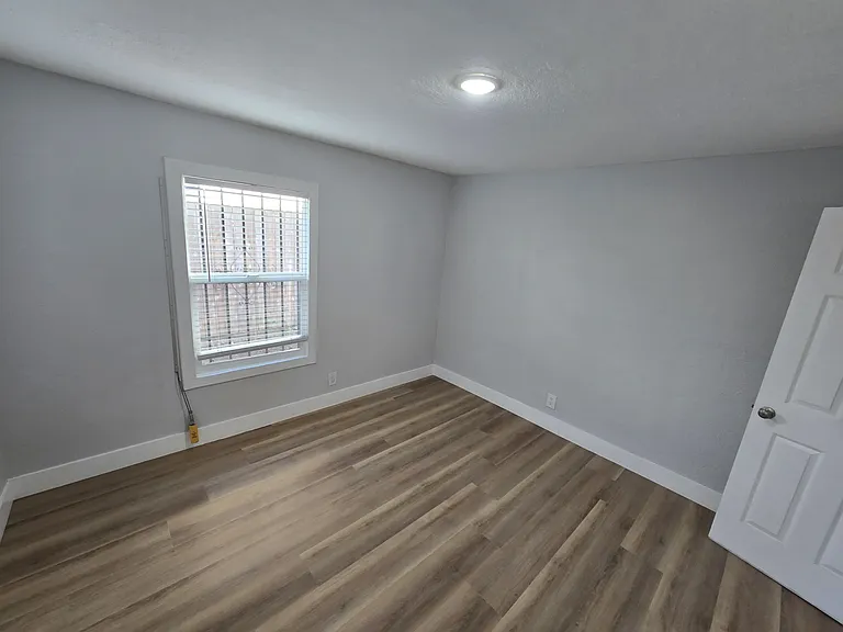 2928 Schyler St — Photo 23