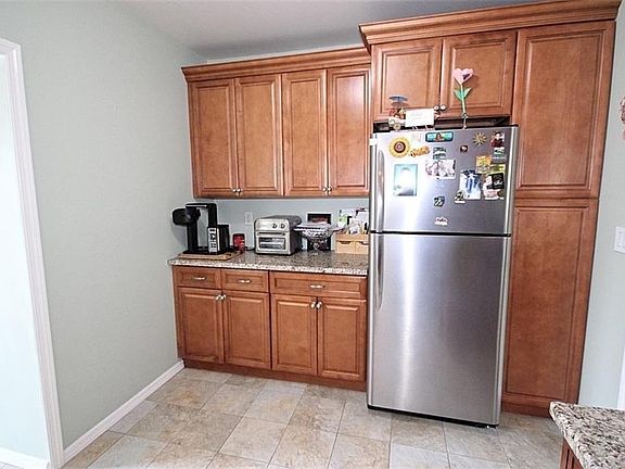 4th image of 2072 E 74th St