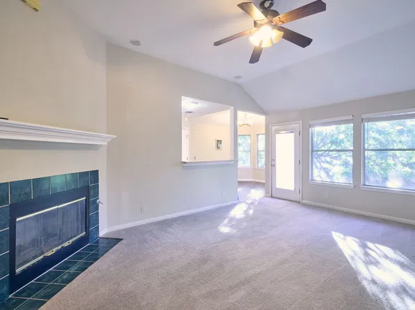 7208 Black Panda Trl, Del Valle, TX 78617