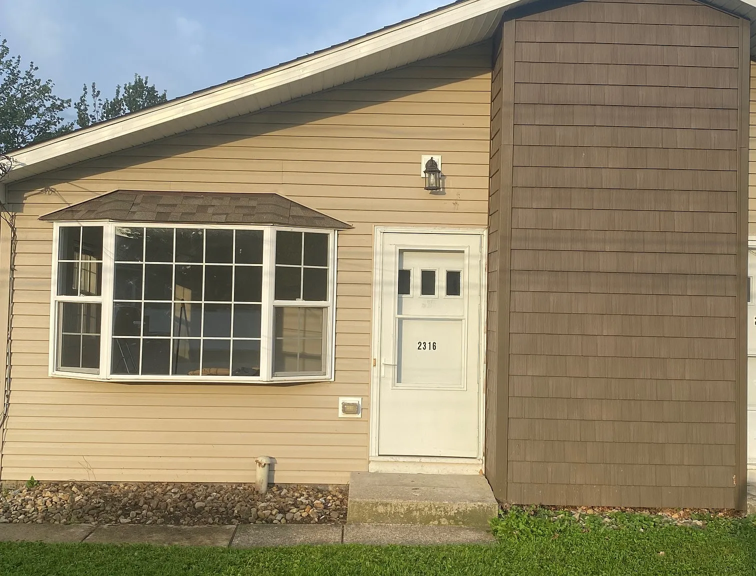 2 bed, 1100 sqft, $1,500 — Photo 2