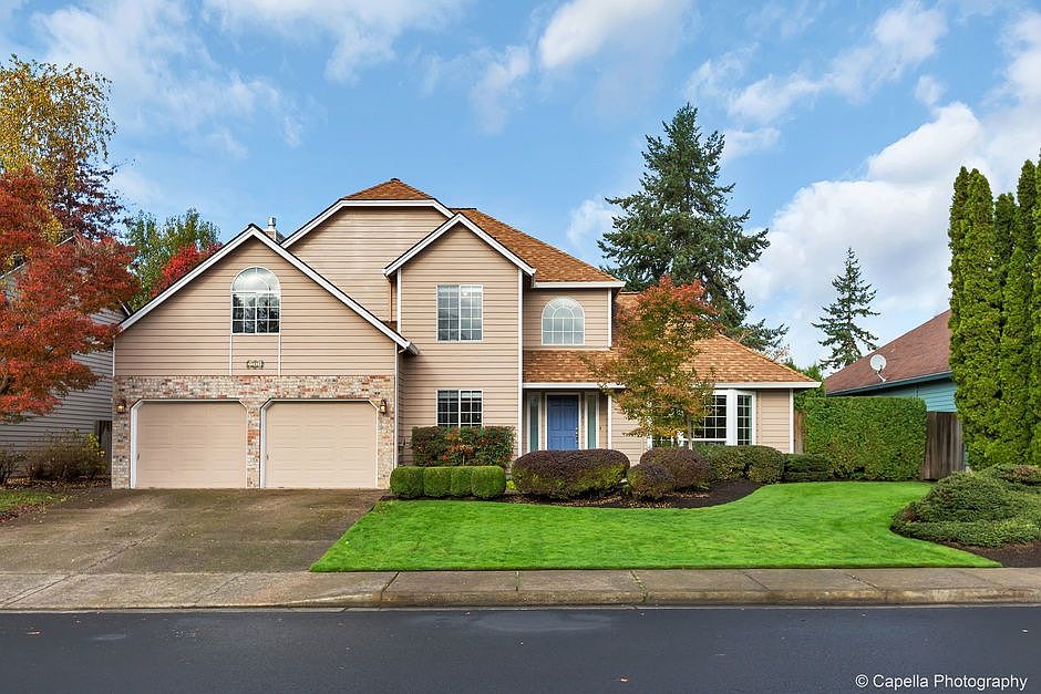1st image of 587 NE Goldie Dr