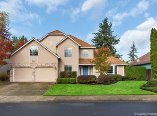 587 NE Goldie Dr, Hillsboro, OR 97124