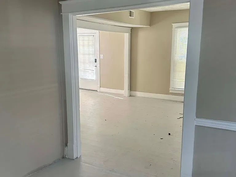 438 Michigan St — Photo 9