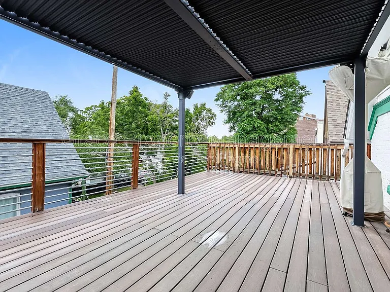 212 W Irvington Pl — Photo 18