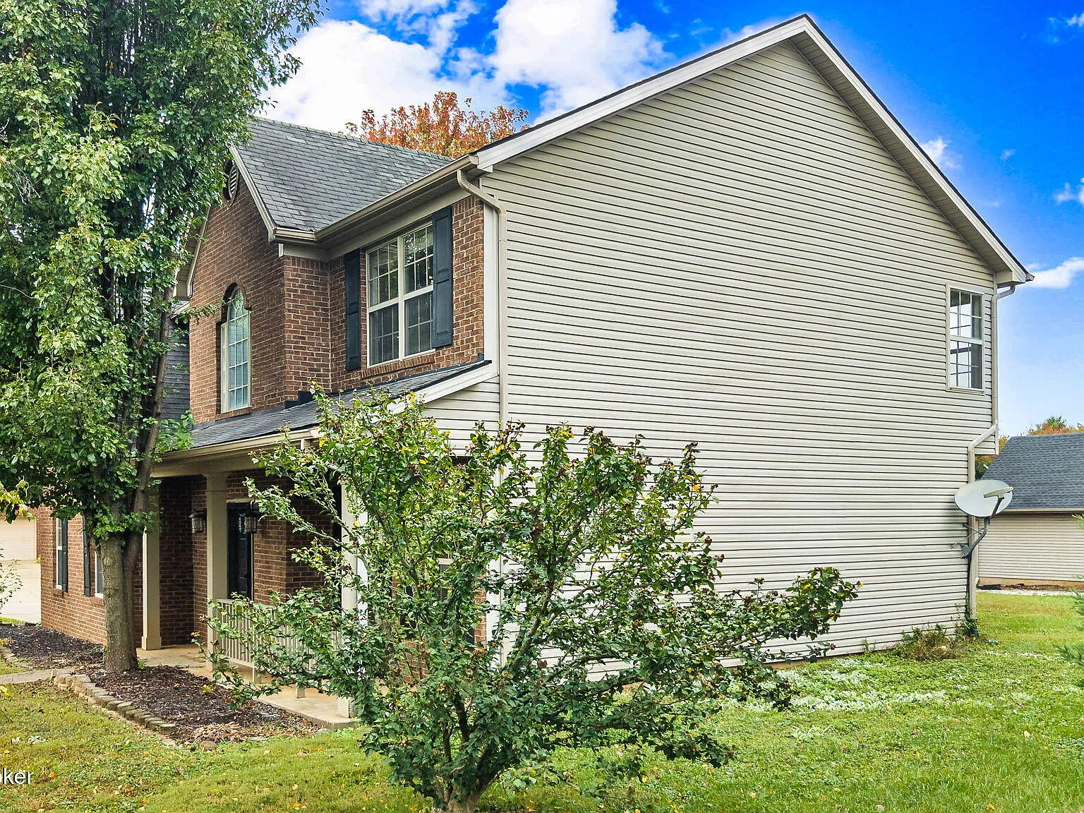 4 bed, 2.5 bath, 2572 sqft, $2,595 — Photo 2