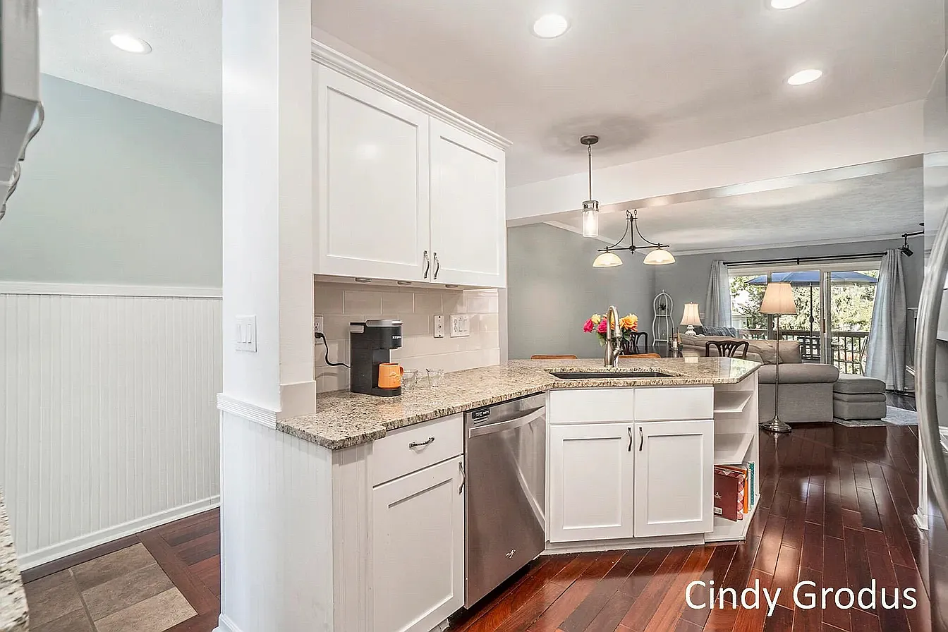 701 Sun Chase Dr — Photo 3