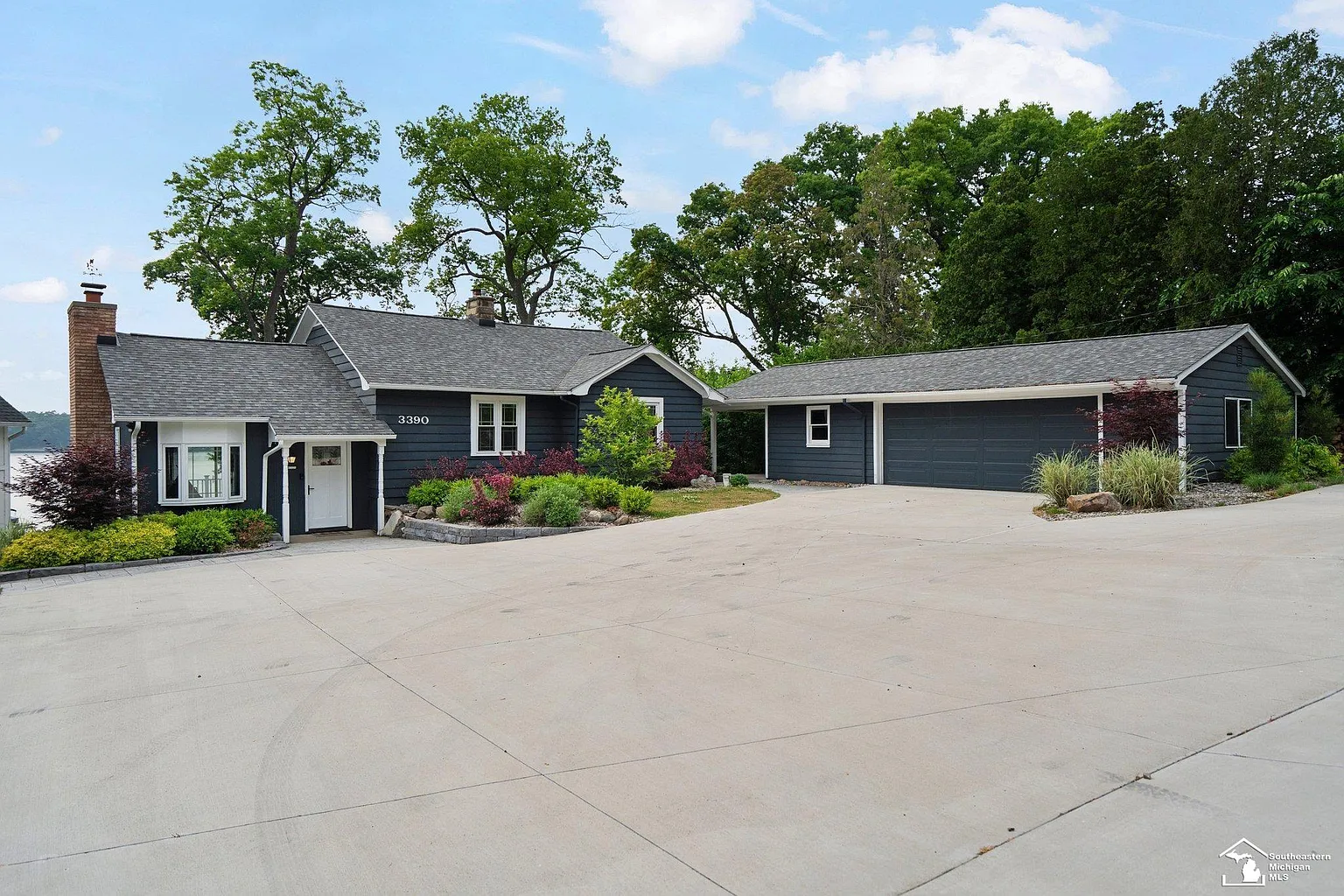 3390 Pineridge Ln photo 1