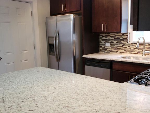 2nd image of 2505 W Granville Ave #1W