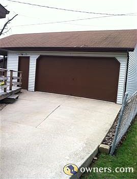 2 1/2 car garage