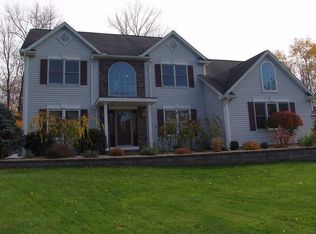 2 Keystone Ter, Halfmoon, NY 12065
