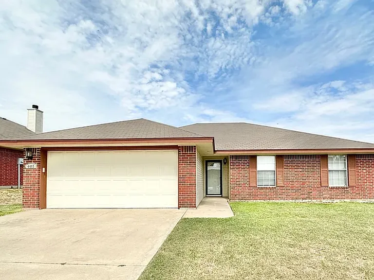 4405 Hondo Dr — Photo 1