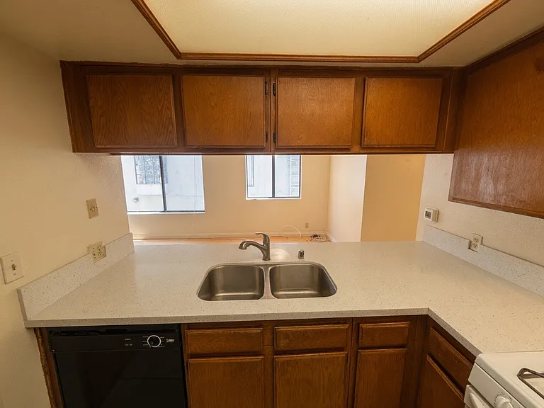13406 Moorpark St #102 — Photo 8